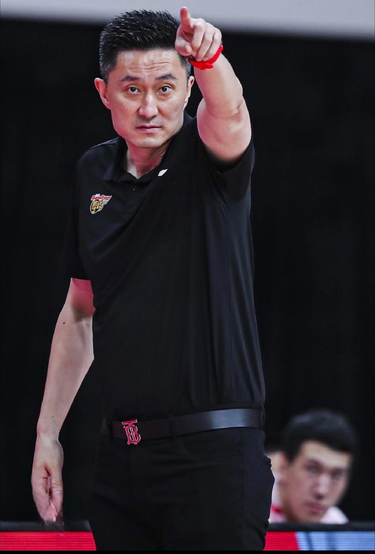 星空体育官网-转会期全明星赛焦点战,广东宏远绝杀压哨,气氛紧张,临场指挥获称赞的简单介绍-星空体育官网